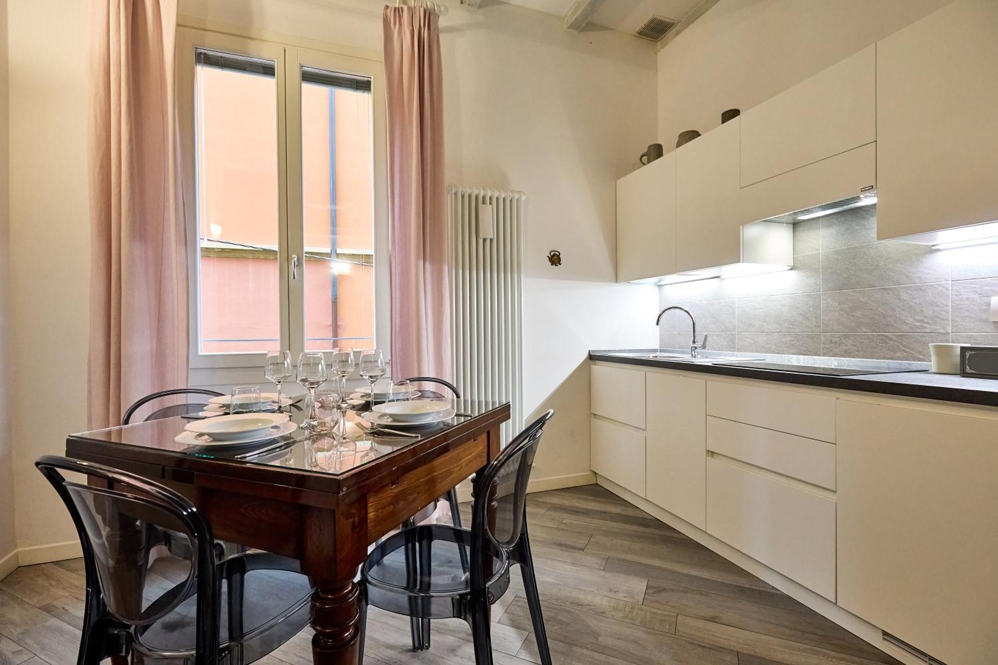 La Torre Lunga -Smart Working- 150 M Dalle-From Due Torri-Two Towers Bologna Bagian luar foto