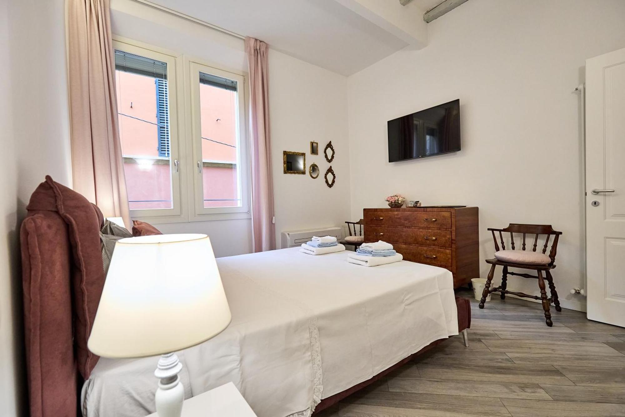 La Torre Lunga -Smart Working- 150 M Dalle-From Due Torri-Two Towers Bologna Bagian luar foto
