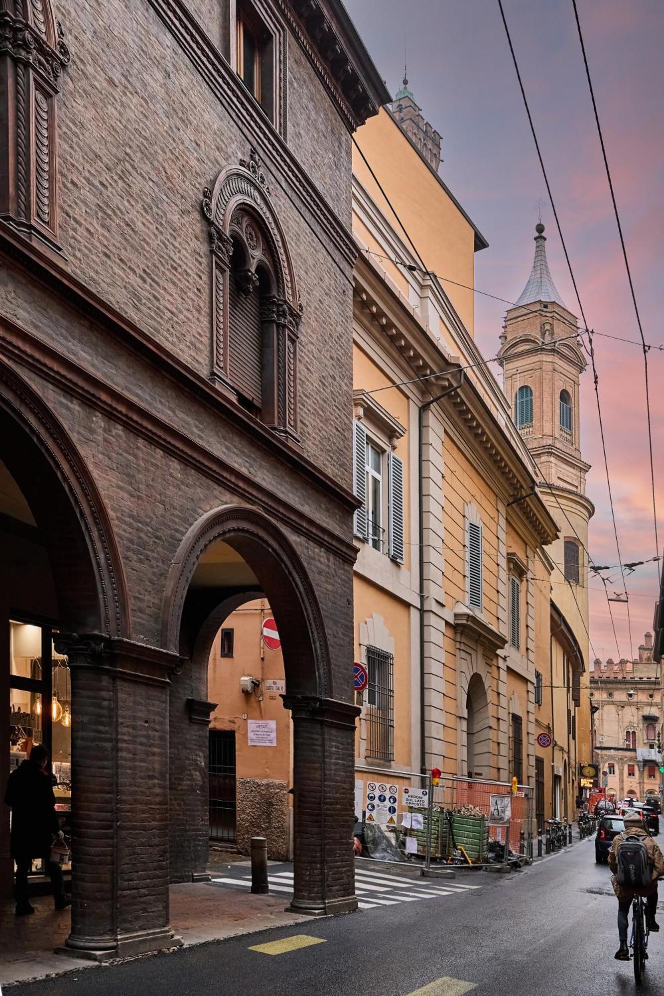 La Torre Lunga -Smart Working- 150 M Dalle-From Due Torri-Two Towers Bologna Bagian luar foto